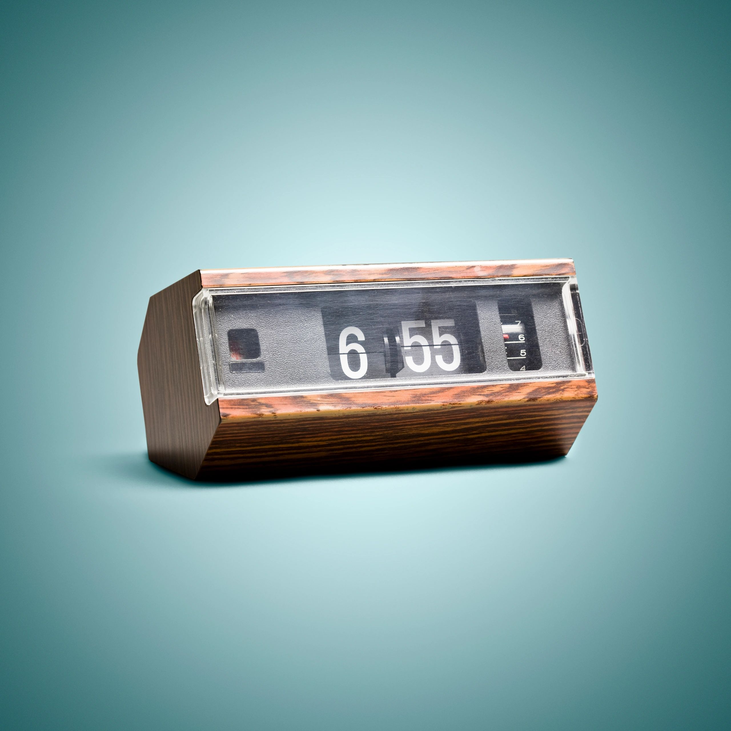 Large display digital clock with easy-to-read numbers